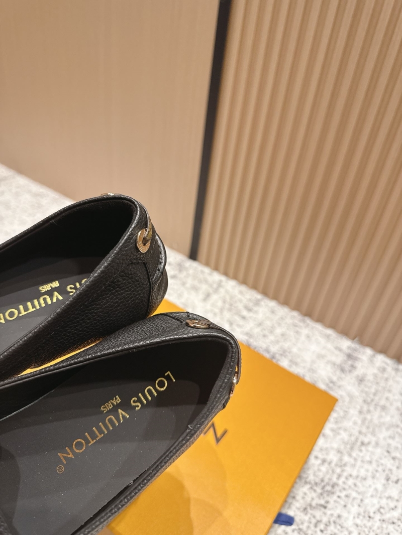 l0vis Vvtt0n loafers